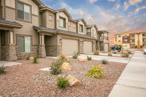 Zions Peak View | Pool + Spa | 12 guests|Bunk Room