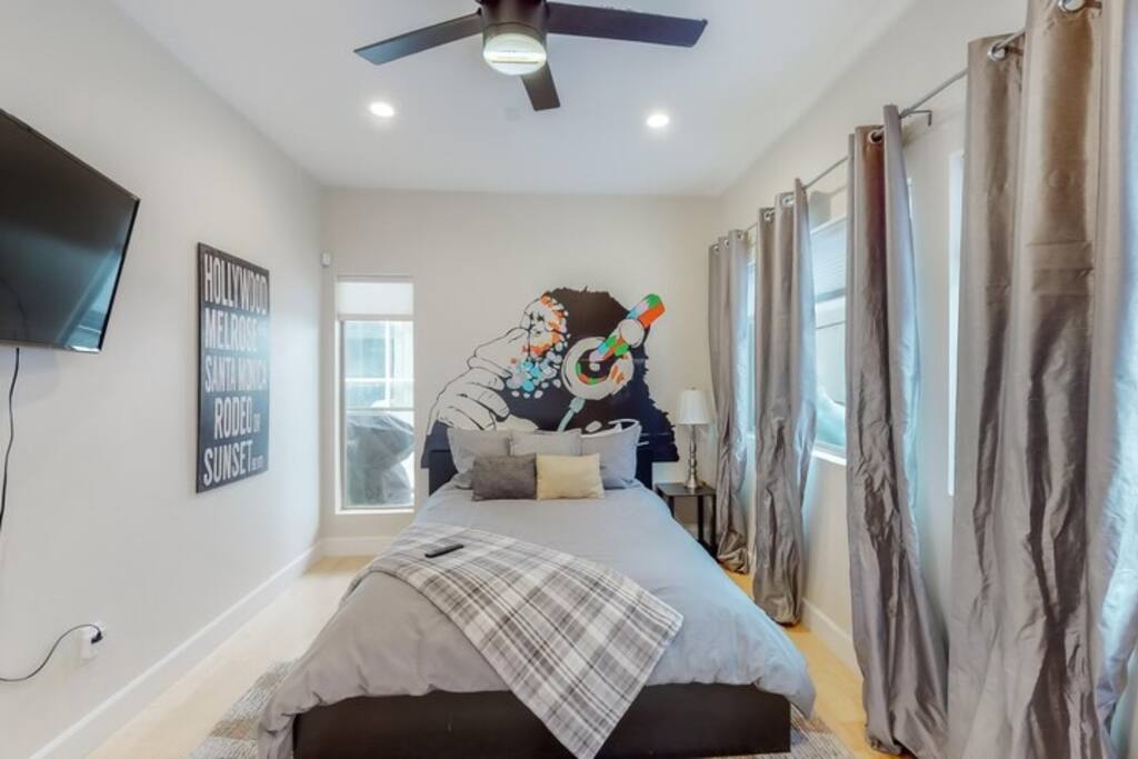 Luxury Slopeside Retreat | 10+ | Free Shuttle