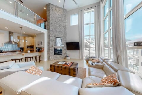 Luxury Slopeside Retreat | 10+ | Free Shuttle