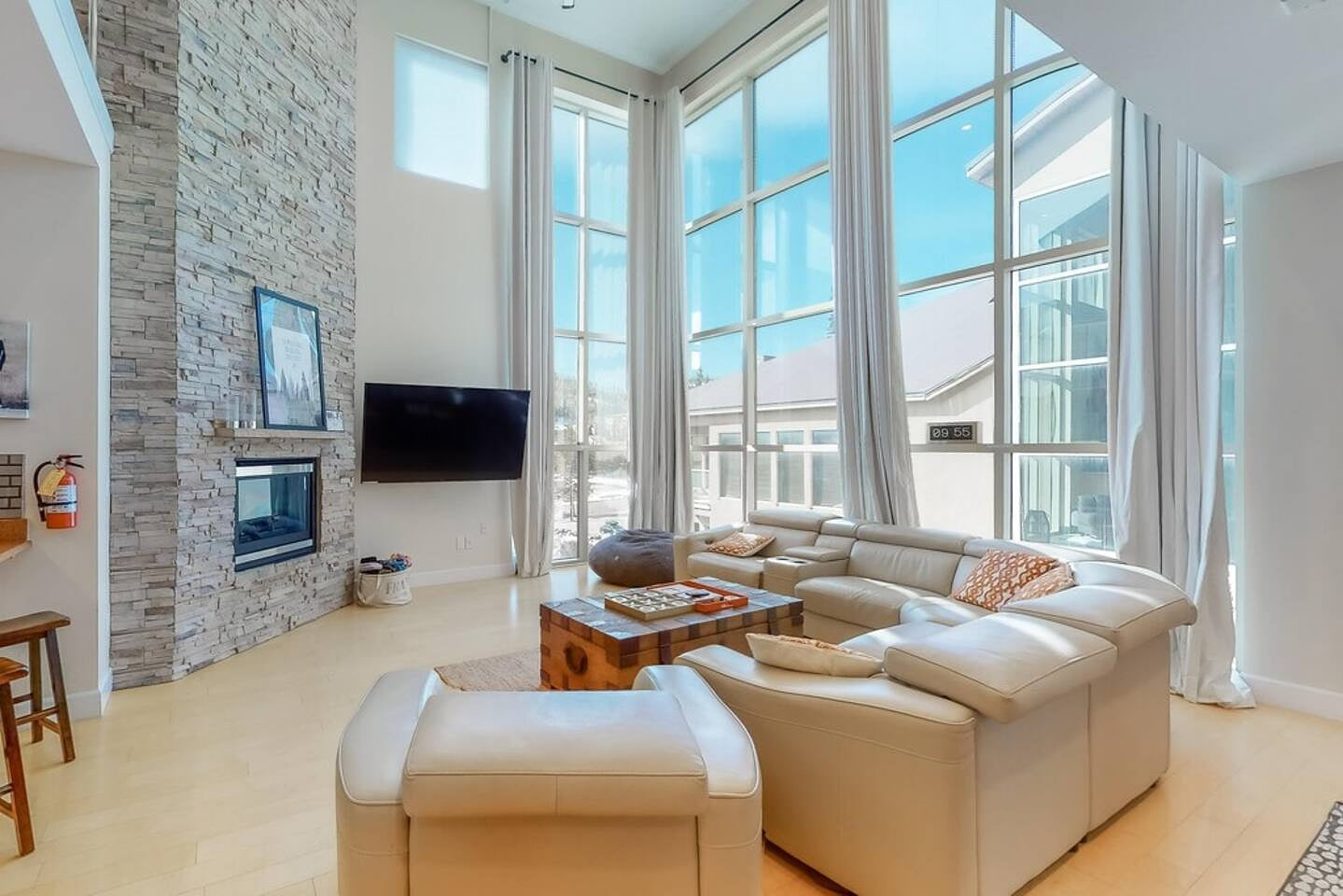 Luxury Slopeside Retreat | 10+ | Free Shuttle