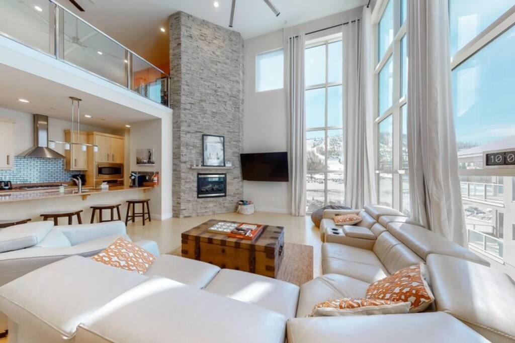 Luxury Slopeside Retreat | 10+ | Free Shuttle