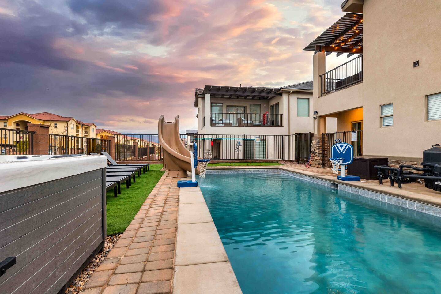 Luxury Private Pool + Spa | 34+ Guests | Oasis