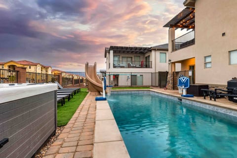 Luxury Private Pool + Spa | 34+ Guests | Oasis