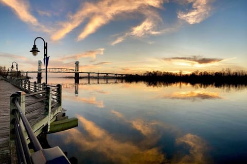2 blocks away, the gorgeous historic Wilmington riverfront. Filled with sunsets, beautiful restaurants, boats, and more.