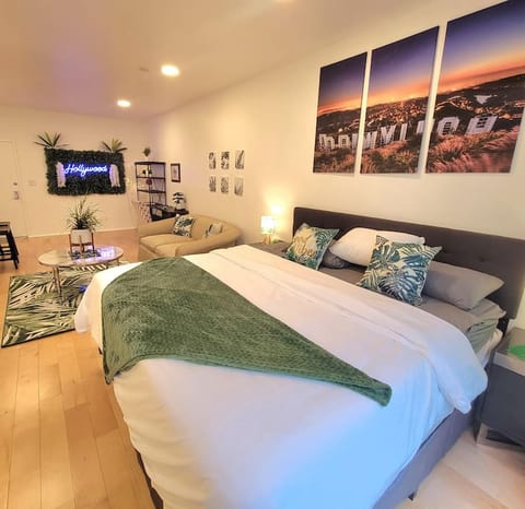 Remodeled Hollywood Condo, 2nd twin bed Availalble