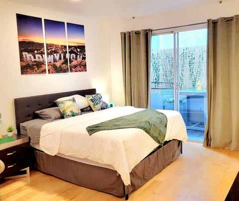Remodeled Hollywood Condo, 2nd twin bed Availalble