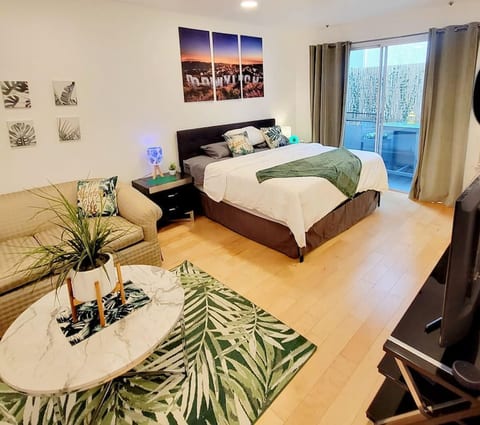 sofa, king bed view