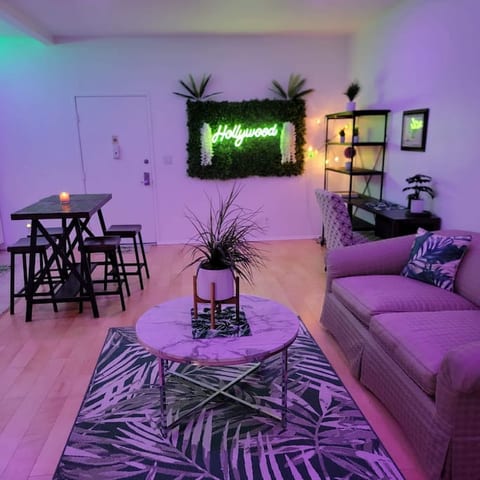 Remodeled Hollywood Condo, 2nd twin bed Availalble