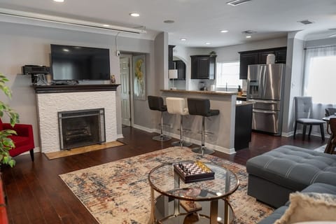 LIVING ROOM -- View 3D Virtual Tour of the Property Here: https://my.matterport.com/show/?m=hWNLjwFz8Nc