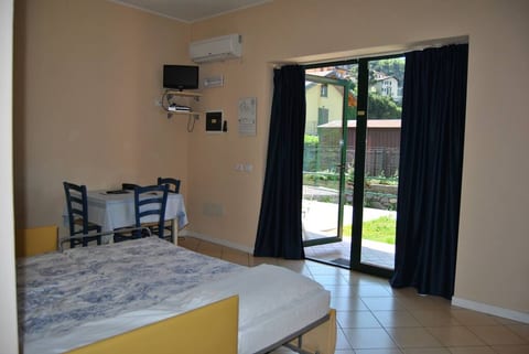 DIVANO CON DUE LETTI SINGOLI ESTRAIBILI