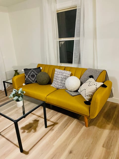 Newly remolded 1BR near Pekin Hospital and OSF.