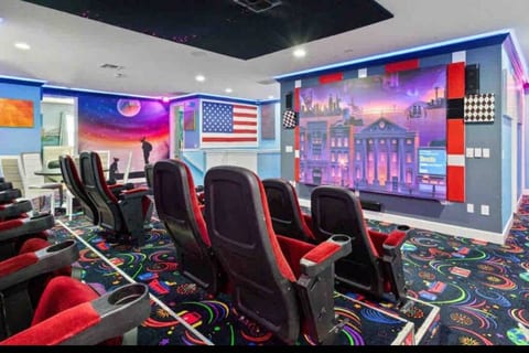 Wonder World Bowling Villa, 14 bedrooms/14.5 baths