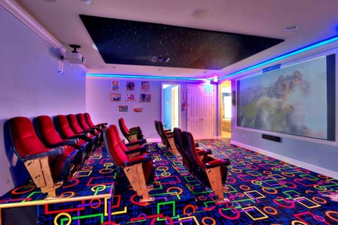 America Bowling Villa, 14 bedrooms/14.5 baths