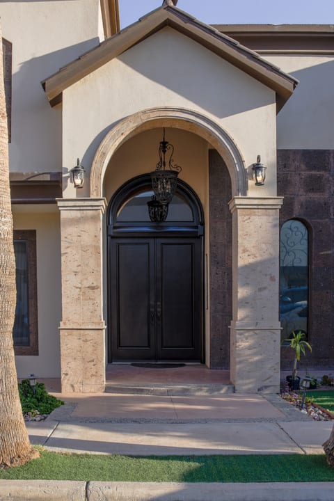 02. PUERTA PRINCIPAL.jpg