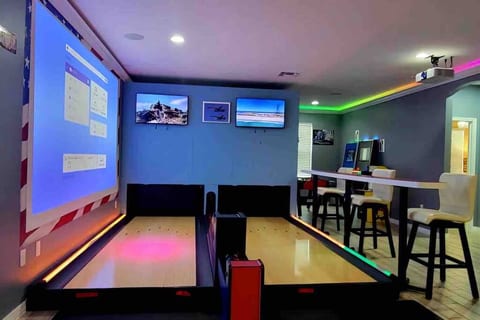 Global Bowling Villa, sleeps 34