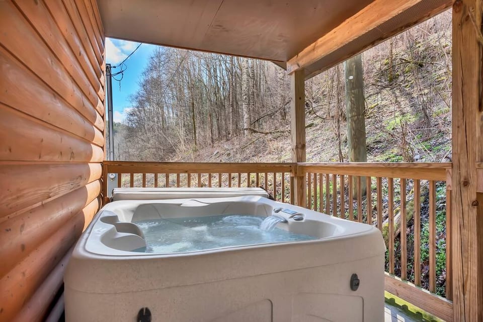 Bear's Den Covered hot tub, ready for you to use after that long hike