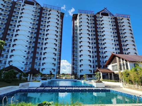 Swim, Dine, Relax: full w/balcony by Airport