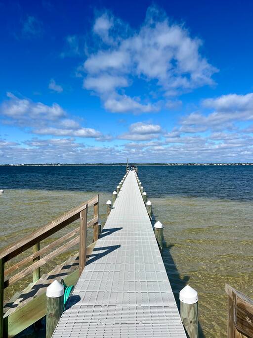 Our private pier!  Perfect for fishing, kayaking, paddle boarding or looking for hermit crabs! - Condo in Pensacola Beach - Pensacola Beach