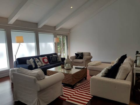 Gorgeous, Contemporary 3 Bedroom House