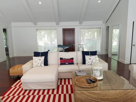Gorgeous, Contemporary 3 Bedroom House