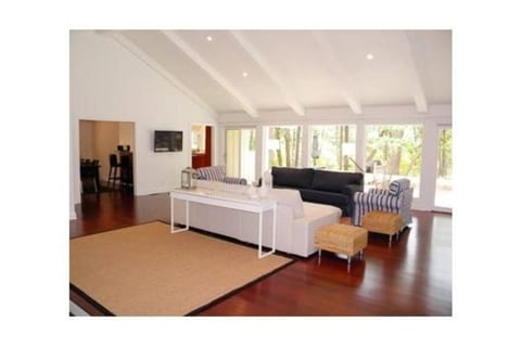 Gorgeous, Contemporary 3 Bedroom House