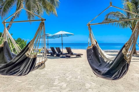 Casa Feliz Luxury Oceanfront w/Private Beach, Pool