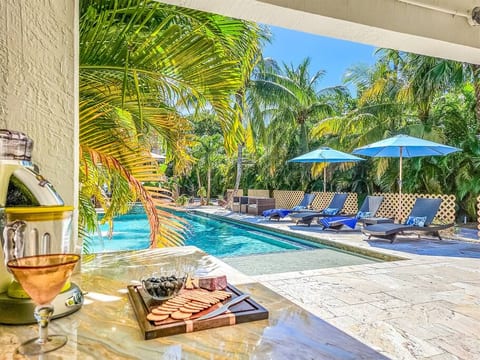 Casa Feliz Luxury Oceanfront w/Private Beach, Pool