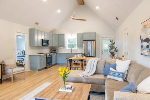 Newly Renovated, 3rd Row Emerald Isle Beach House