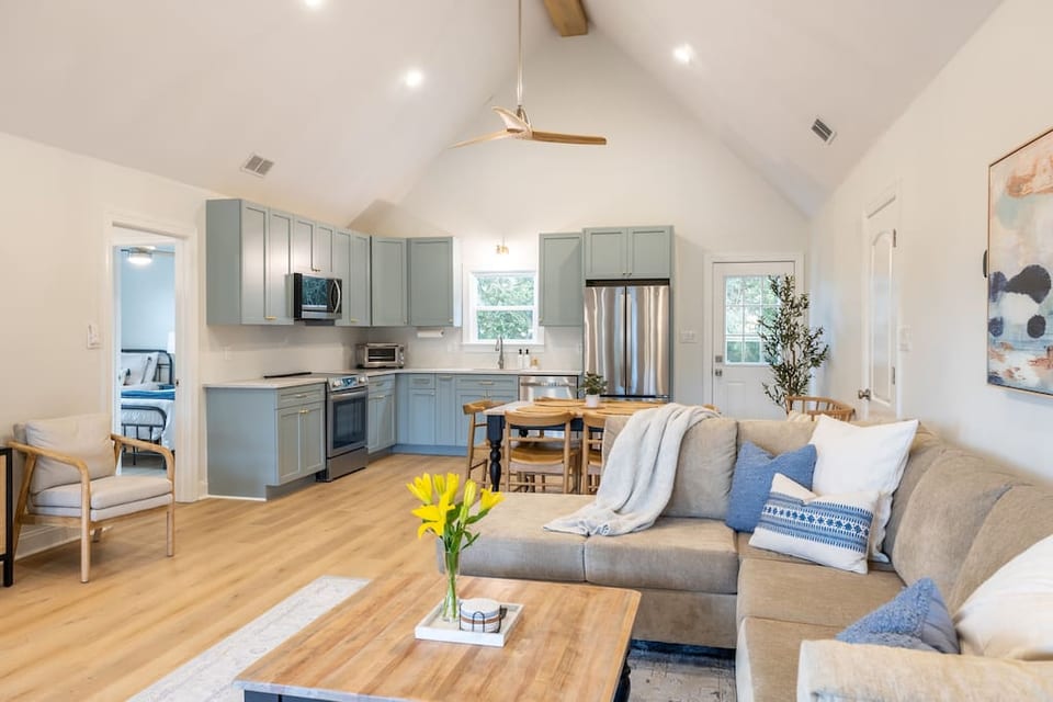 Newly Renovated, 3rd Row Emerald Isle Beach House - Emerald Isle