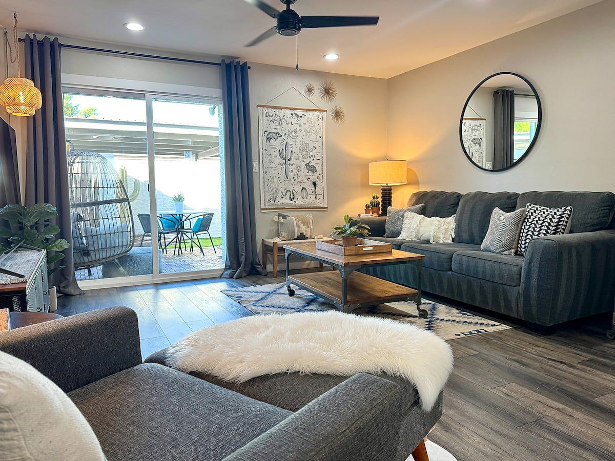 Mins to OldTown!Cute SW 2bdrm w/ PrvtPatio+Parking image 1