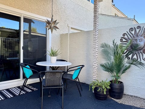 Mins to OldTown!Cute SW 2bdrm w/ PrvtPatio+Parking image 3
