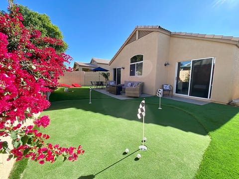 Trendy 1-Story N.PHX Home w/Garage! 5min to Mayo! image 2
