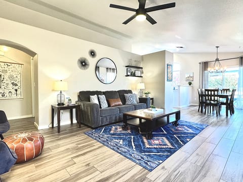 Trendy 1-Story N.PHX Home w/Garage! 5min to Mayo! image 4