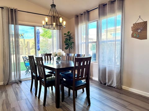 Trendy 1-Story N.PHX Home w/Garage! 5min to Mayo! image 5