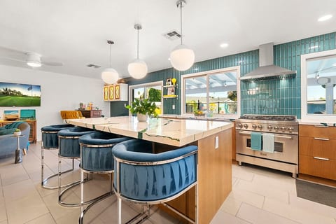Vibrant OldTown Oasis! 4bdrm, HtdPool, Garage, EV+ image 4