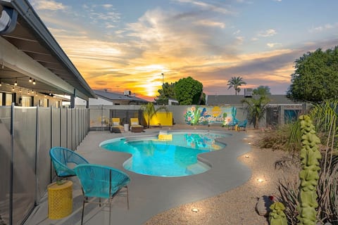 Vibrant OldTown Oasis! 4bdrm, HtdPool, Garage, EV+ image 1