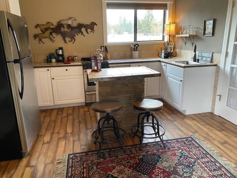 KITCHEN WITH 2 PERSON BAR