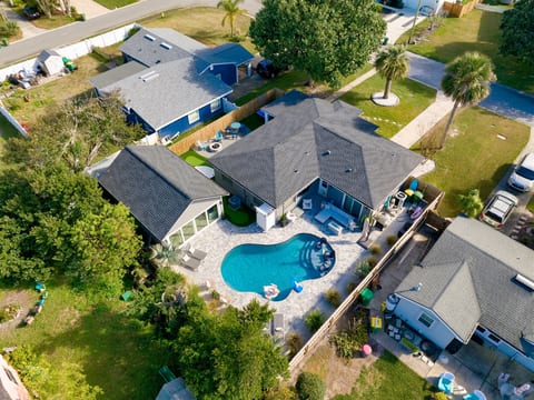 The 17th Hole: Pool, Hot Tub & Putting Greens Near Beach