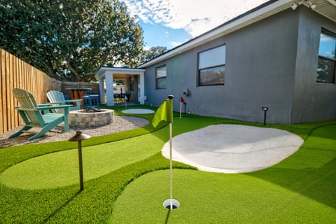 The 17th Hole, welcomes you!