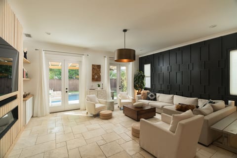 Madrid: Ultimate Beach Experience w/Ocean Views & Heated Pool