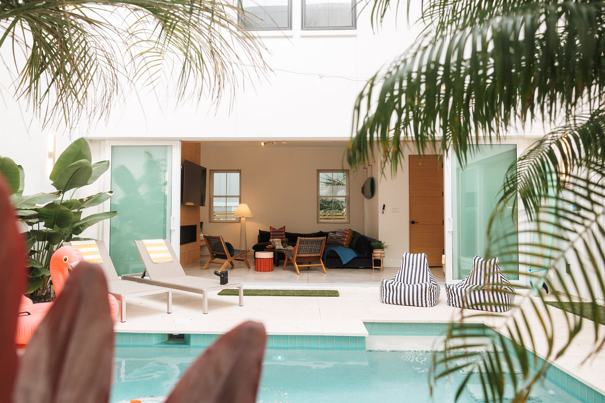 Indoor-outdoor living at its best 🌴 Lounge poolside, unwind under the covered patio, and soak up the sunshine in total privacy