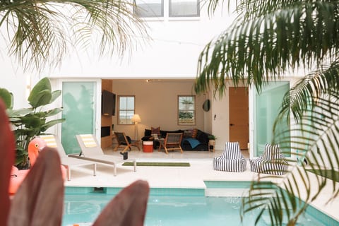 Indoor-outdoor living at its best 🌴 Lounge poolside, unwind under the covered patio, and soak up the sunshine in total privacy