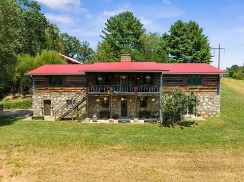 Huge Private Estate 5.2 acre 5m from DT Asheville