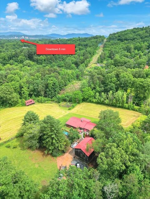 Huge Private Estate 5.2 acre 5m from DT Asheville
