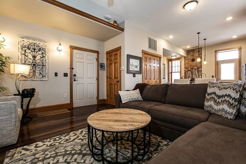 Drake House: Fleur de Lis with Private Hot Tub
