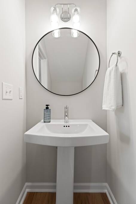 Modern Townhome~Mins to DT Raleigh~Pet Friendly