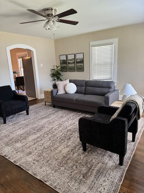 Charming 2 bedroom Home
