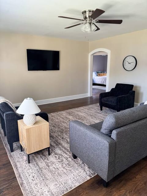 Charming 2 bedroom Home
