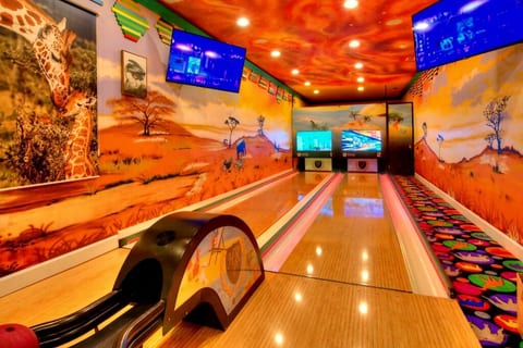 Safari Bowling Villa, 14 bedrooms/14.5 baths