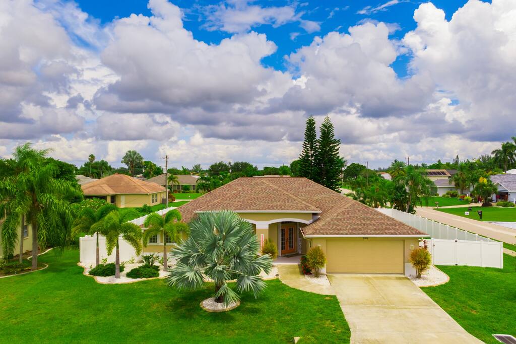 Overview of Silver Palms - Please note the white fence has been replaced with a chain-link fence and living privacy fence. - Silver Palms, Cape Coral - Cape Coral